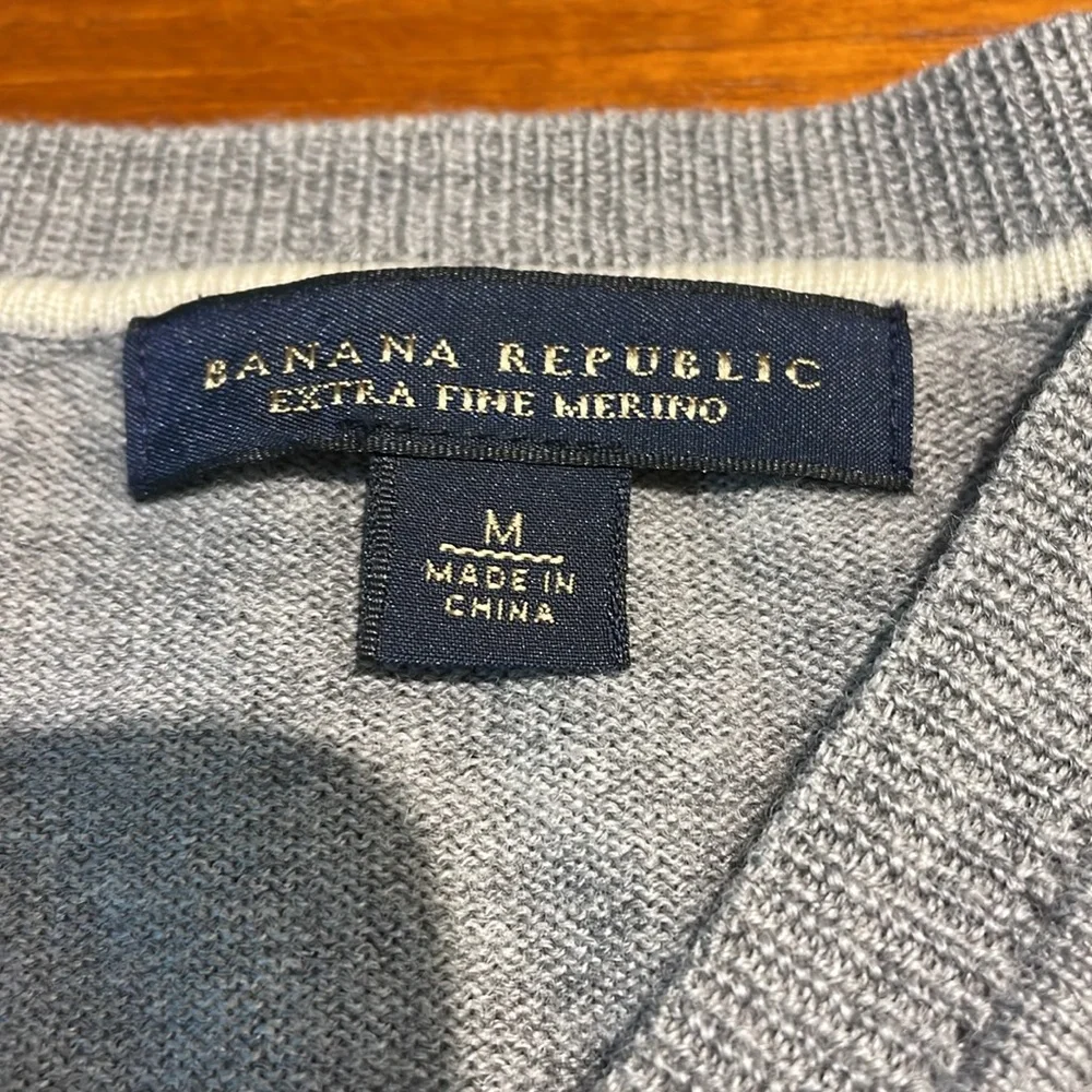 Banana Republic extra fine merino wool gray sweater argyle pattern size Medium